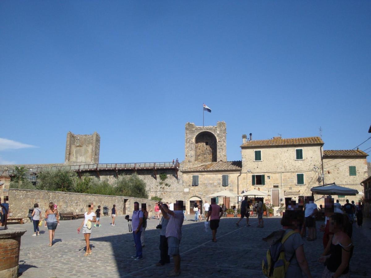 Sognare Nel Castello Hotel Monteriggioni Bagian luar foto