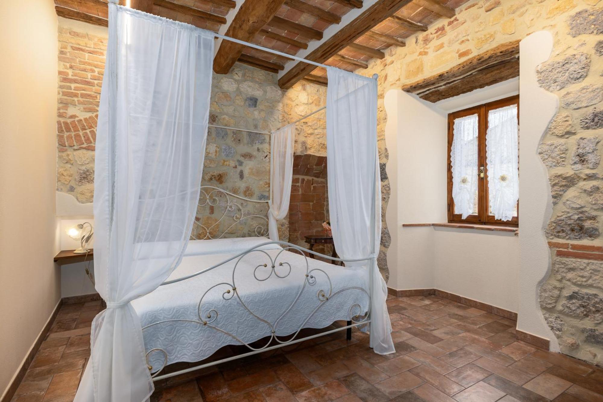 Sognare Nel Castello Hotel Monteriggioni Bagian luar foto